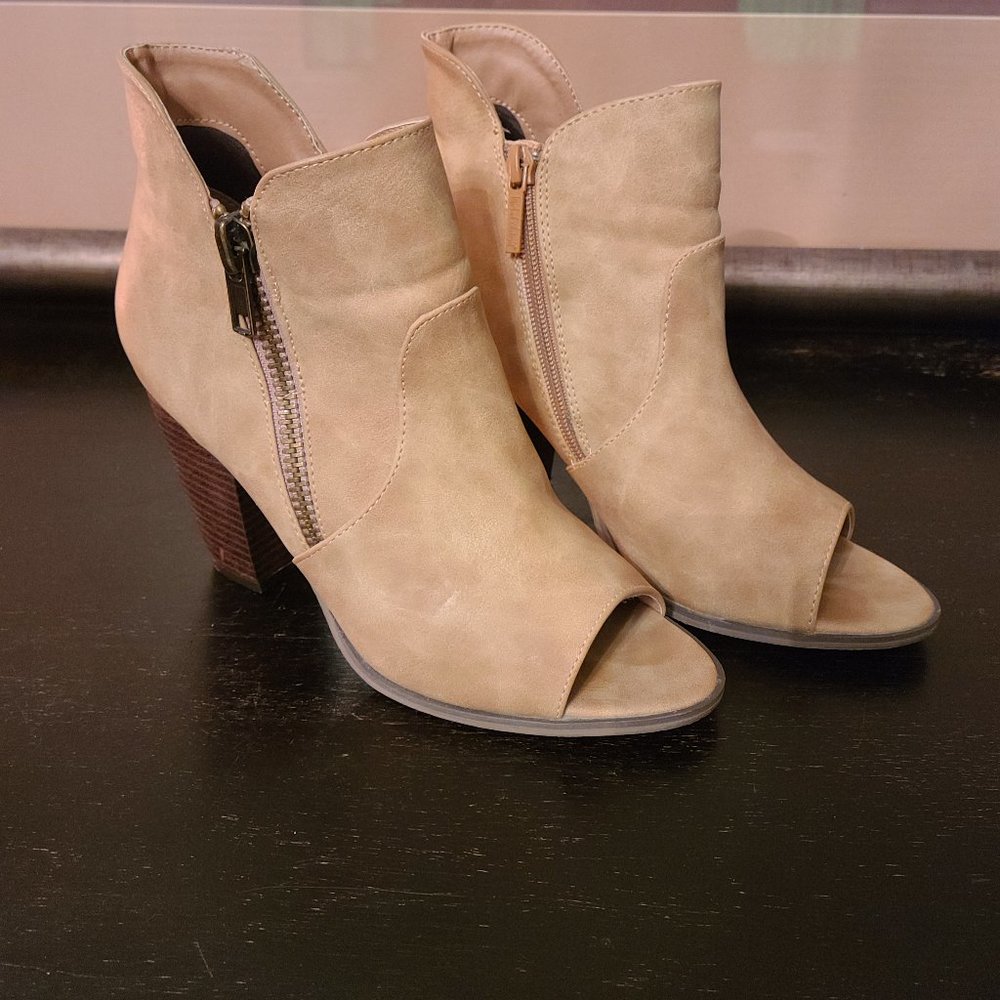 Michael Antonio Open Toe booties